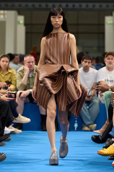 Look 50